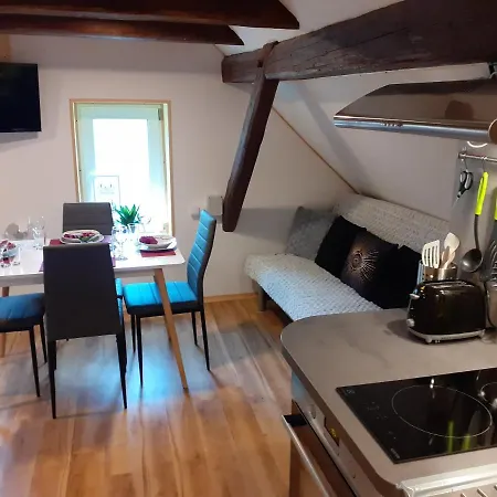 Tomas Old House - River Apartman *