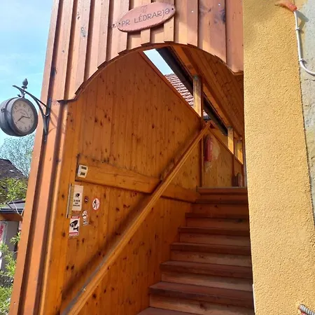 Tomas Old House - River 아파트 Visoko (Sencur)