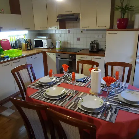 Tomas Old House - River 아파트