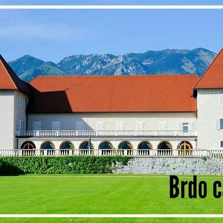 Tomas Old House - River