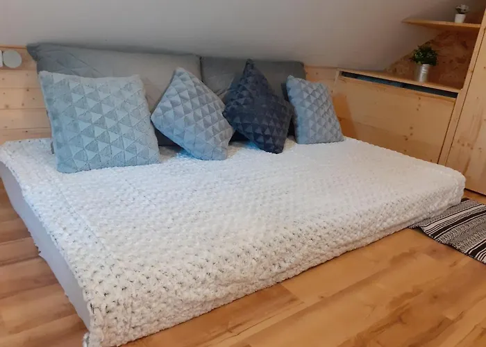 Tomas Old House - River