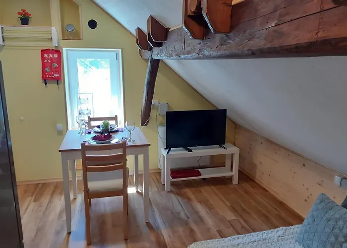 Tomas Old House - River *