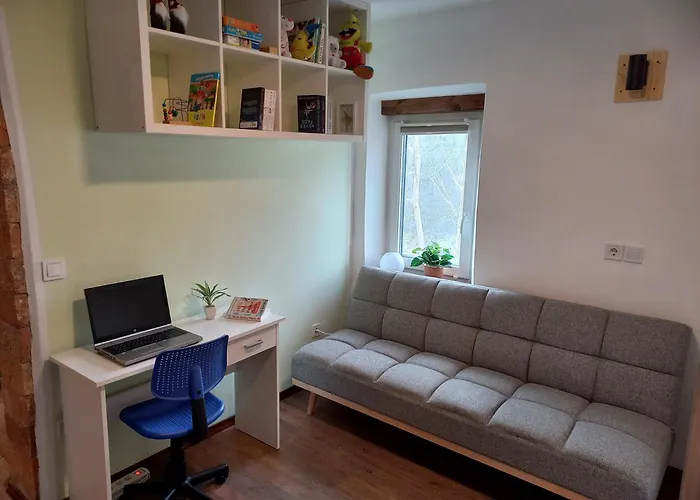 Tomas Old House - River