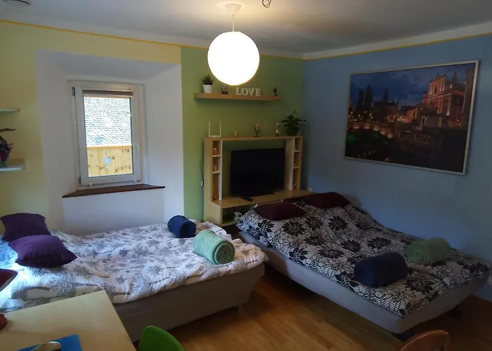 Tomas Old House - River