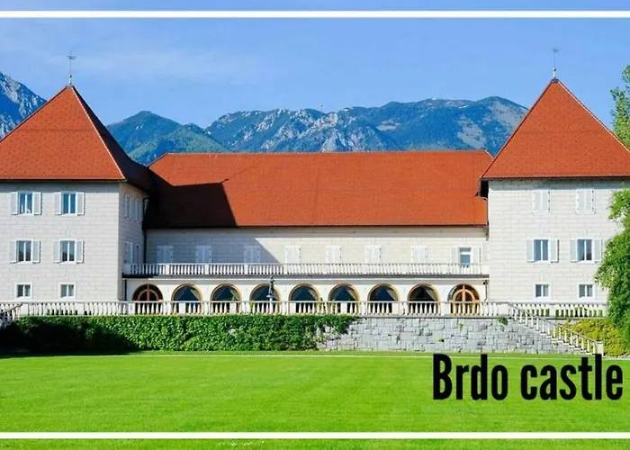 Tomas Old House - River